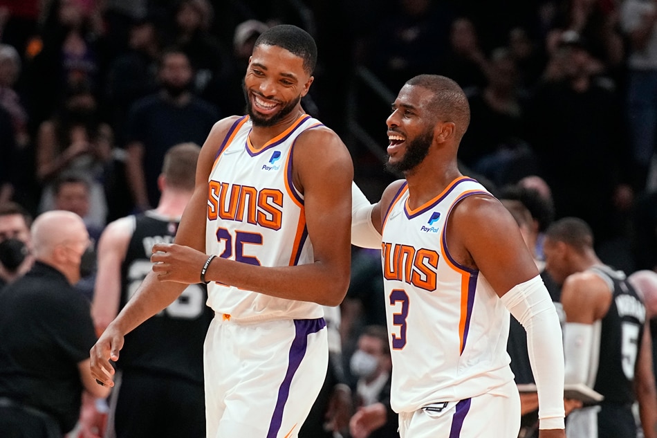 Phoenix Suns forward Mikal Bridges (25) and Chris Paul (3) celebrate against the San Antonio Spurs at Footprint Center. Rick Scuteri,USA TODAY Sports/Reuters.