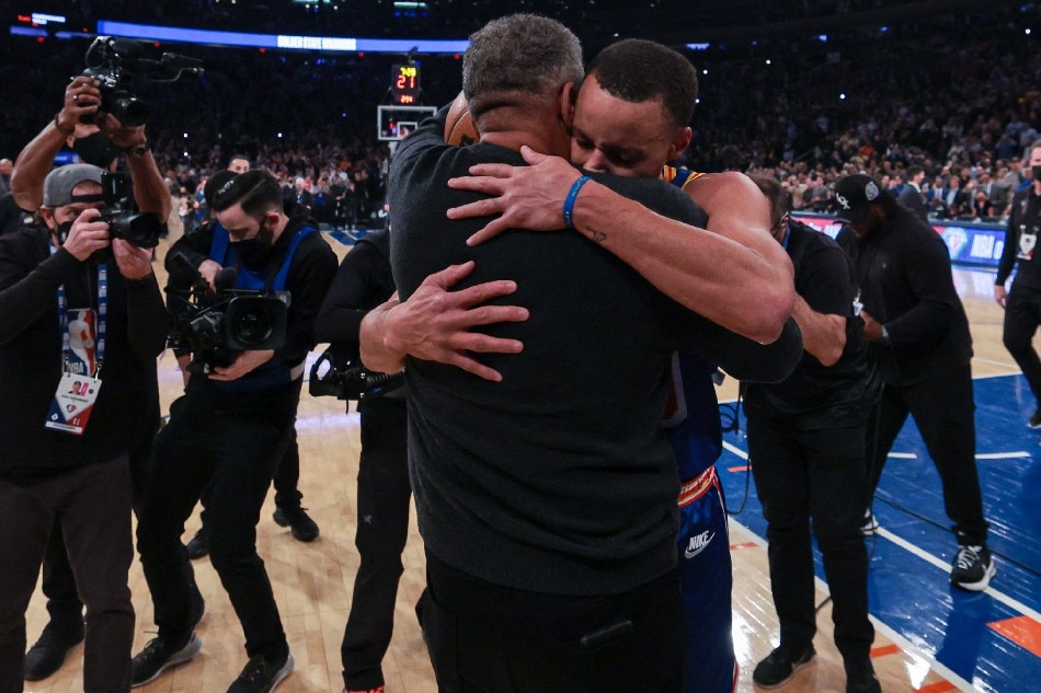 Golden State Warriors guard Stephen Curry (30) hugs his father Dell Curry (left) after breaking the record for most career three point baskets made during the first half against the New York Knicks at Madison Square Garden. Vincent Carchietta, USA TODAY Sports/Reuters