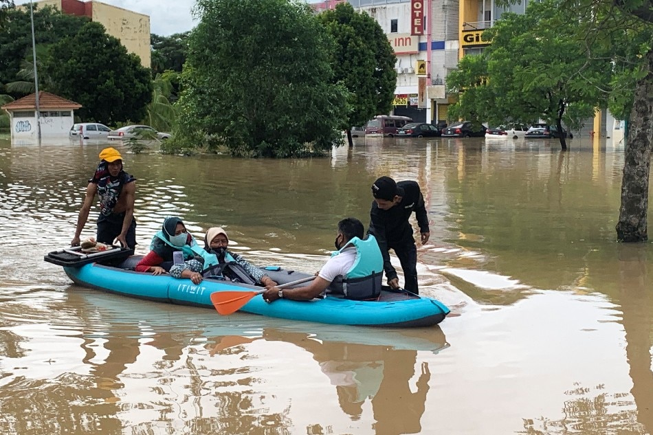 More than 21,000 displaced by floods in Malaysia  ABSCBN News