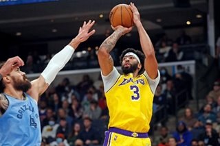Lakers' Davis to miss at least a month with knee injury