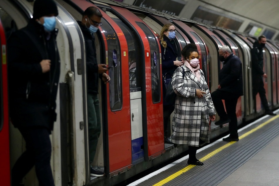 Passengers travel on the London Underground, as the spread of the coronavirus disease continues in London, December 21, 2021. Hannah McKay, Reuters