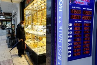 Foreign shoppers swarm Turkey after lira crash