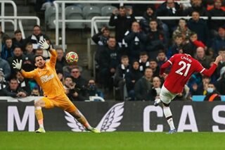 Cavani salvages point for Man United at Newcastle