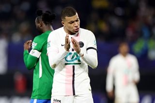 Football: Kylian Mbappe staying at PSG for now