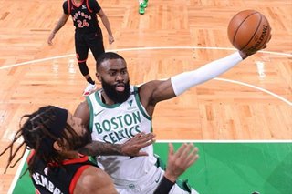 NBA: Jayson Tatum, Celtics extend win streak, hold off Raptors