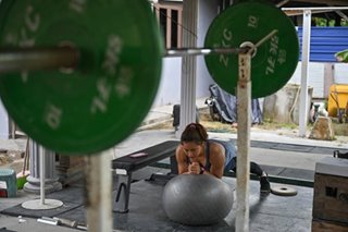 'Basta makaraos': Hidilyn nagkasya sa pagte-training sa garahe sa Malaysia