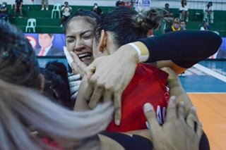 Santiago sisters tear up after winning title together