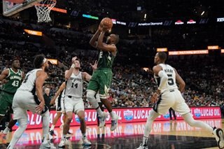 NBA: Khris Middleton hits for 28 as Bucks outlast Spurs