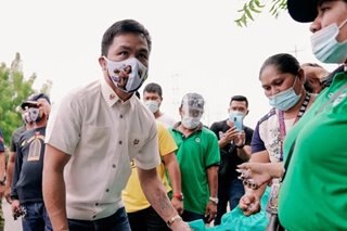 Pacquiao poses 'ayuda challenge' to political opponents