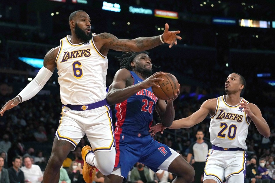Detroit Pistons center Isaiah Stewart (28) is defended by Los Angeles Lakers forward LeBron James (6) and guard Avery Bradley (20) in the first half at Staples Center. Kirby Lee, USA TODAY Sports/Reuters.