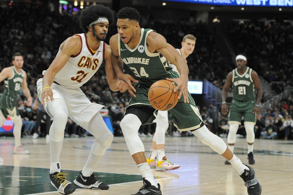 Milwaukee Bucks forward Giannis Antetokounmpo (34) drives to the basket against Cleveland Cavaliers forward Dean Wade (32) in the second half at Fiserv Forum. Michael McLoone, USA TODAY Sports/Reuters.