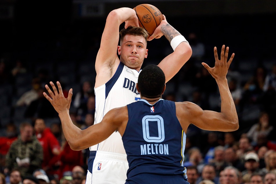 Dallas Mavericks guard Luka Doncic (77) passes the ball as Memphis Grizzles guard De'Anthony Melton (0) defends during the first half at FedExForum.