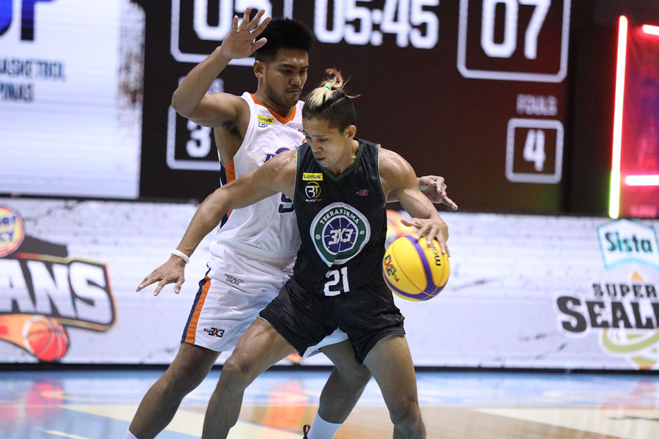 Dhon Reverente led the way for TerraFirma in their big upset of the Meralco Bolts in the quarterfinals of the PBA 3x3 Lakas ng Tatlo Grand Finals. PBA Media Bureau