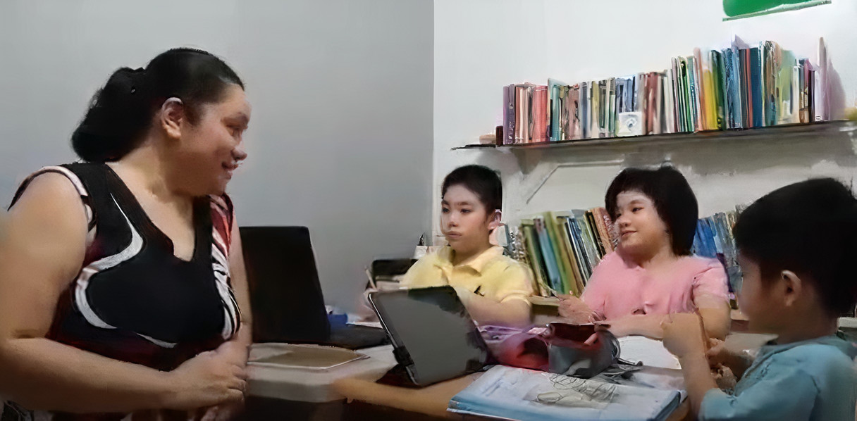 Mrs Talusan at mga anak