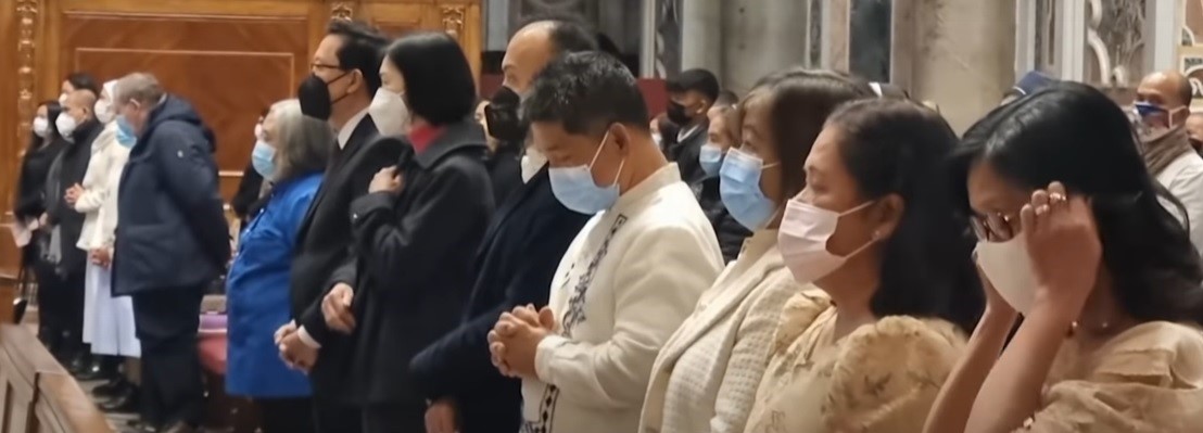 Mga dumalo sa Simbang Gabi 