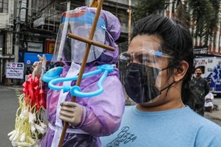 Filipino Catholics pay tribute to the Sto. Niño amid the COVID-19 pandemic