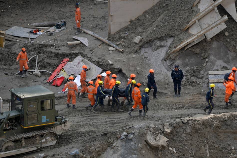 First bodies recovered from Indian flood disaster tunnel 1