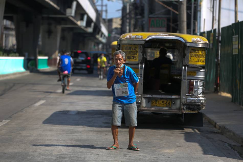 1 taon mula nang magka-lockdown, dating jeepney driver tuloy pa rin sa panlilimos sa kalsada 1