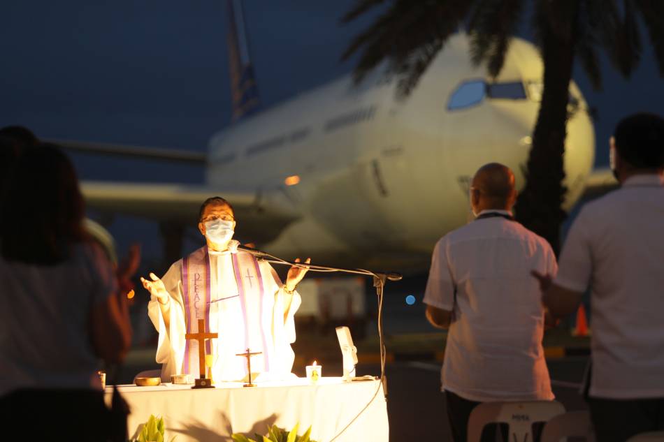 LOOK: Philippine Airlines holds open air mass for 80th anniversary celebration 1
