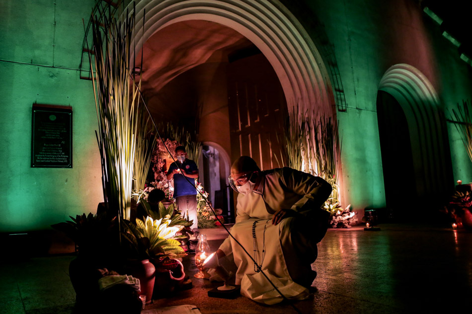 Baclaran Church brings altar of repose outdoors amid ECQ