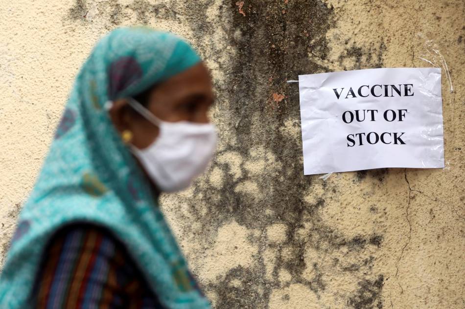 India&#39;s record COVID-19 surge continues; vaccines run short 1