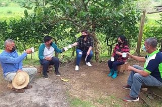 Mga coffee farmer sa Batangas, binisita ng 'Iba 'Yan'