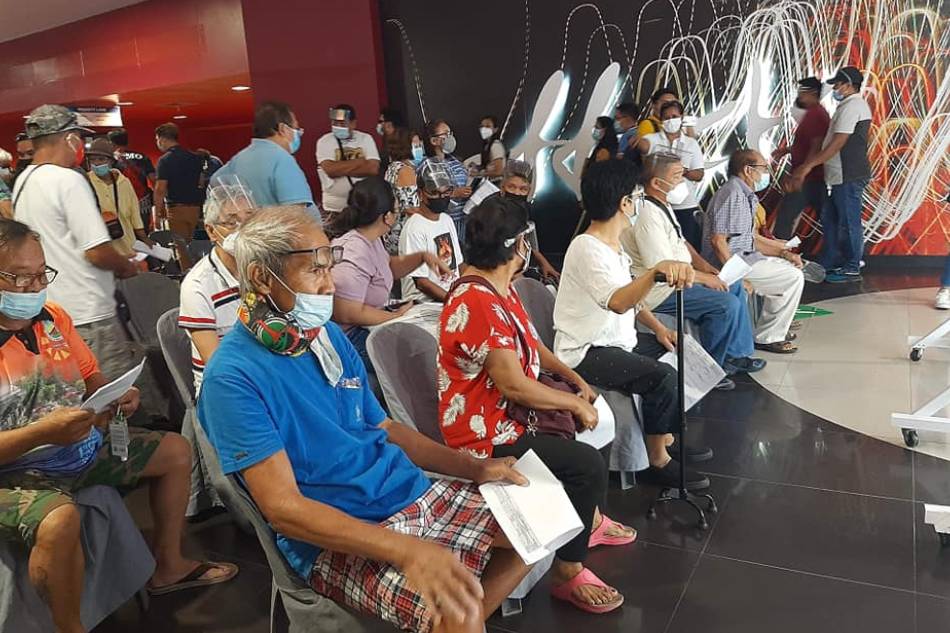 COVID-19 vaccine rollout para sa mga senior citizen sa ...