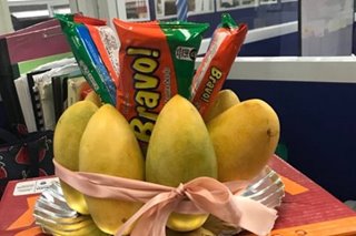 TINGNAN: Kakaibang 'mango bravo'