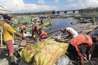 Face masks, plastic nakolekta ng mga ‘scubasurero’ sa underwater cleanup sa Cavite