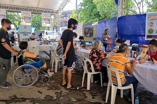 1 lang sa 6 vaccination sites sa Mandaluyong ang binuksan dahil sa kulang na suplay