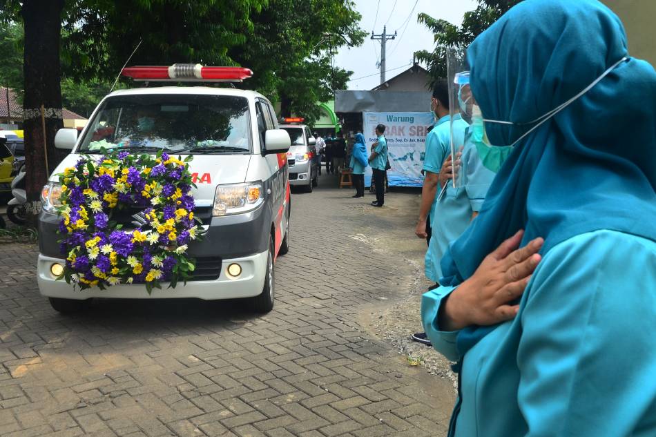 Indonesia warns COVID-19 cases may peak in July as hospitals fill 1