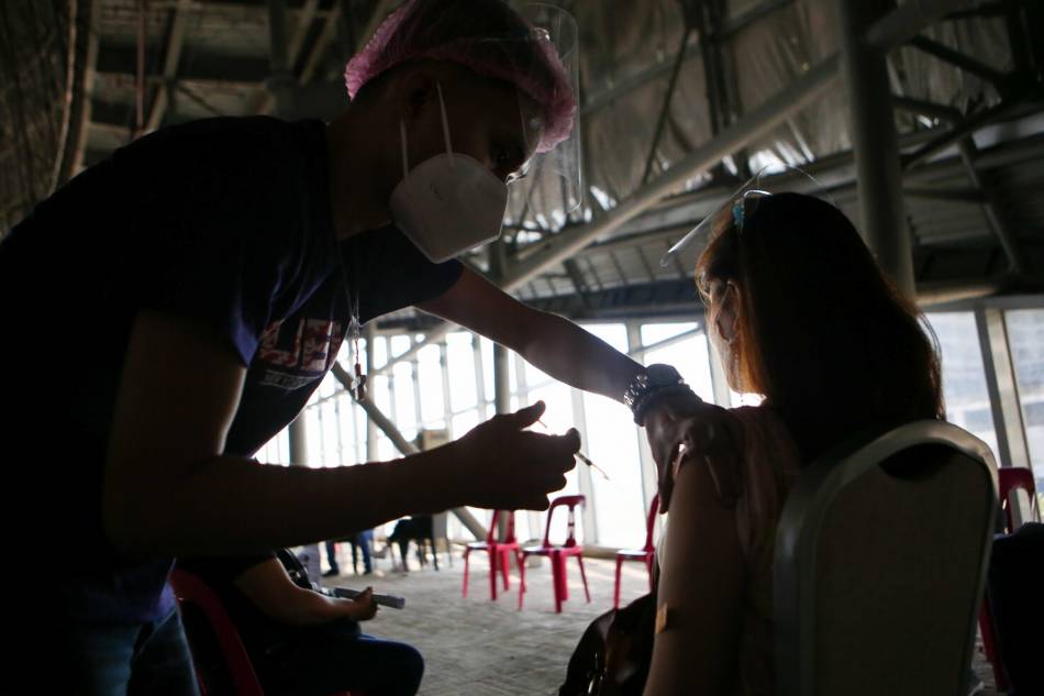 DOH: Several Pinoys infected with COVID-19 despite full vaccination 1