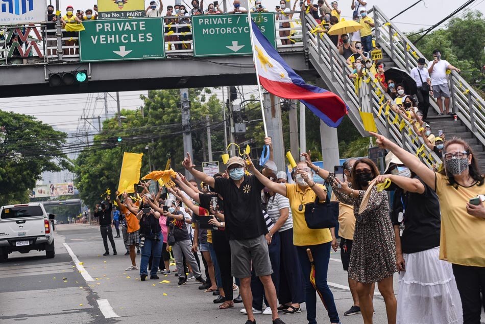 Yellow ribbons, water salutes as Noynoy Aquino laid to rest | ABS-CBN News