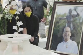 Mga tagasuporta nag-alay ng dasal, bulaklak sa puntod ng pamilya Aquino