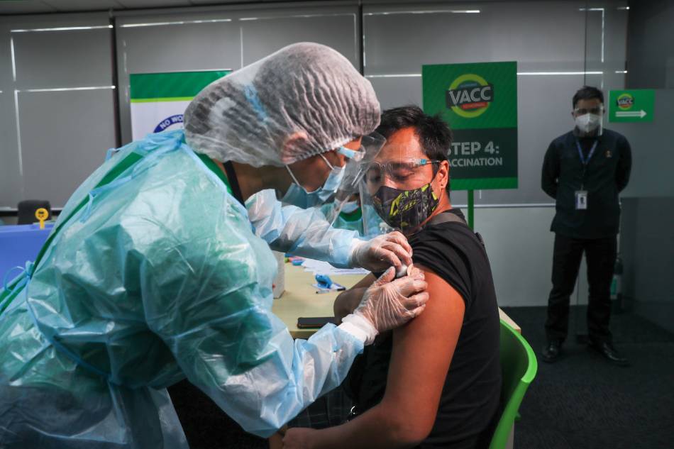 Transport Network Vehicles Service (TNVS) drivers receive their vaccines as part of the Grab‘s ‘Vacc to Normal’ campaign at its newly launched vaccination facility at the Wilcon IT hub in Makati City on September 01, 2021. Jonathan Cellona, ABS-CBN News/File