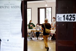 Rome votes in mayoral polls dominated by trash, boars