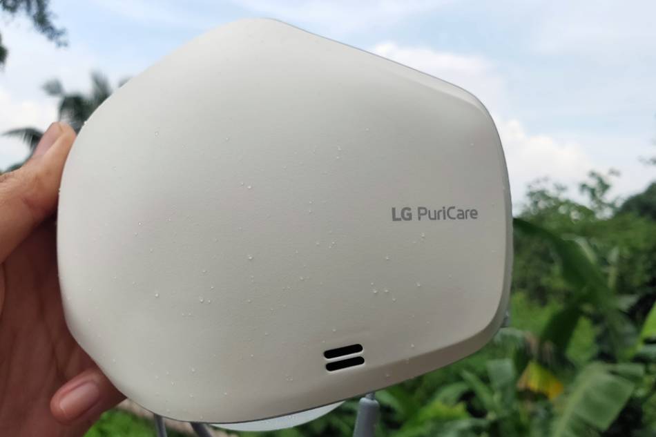 The LG PuriCare Wearable Air Purifier. Art Fuentes, ABS-CBN News