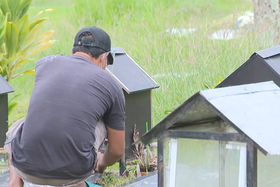 Ilang Pinoy Maagang Bumisita Sa Mga Sementeryo ABS CBN News