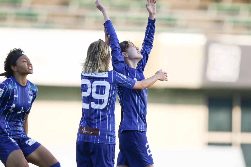 Sarina Bolden celebrates with her Elfen Saitama after a goal by Riko Yoshida. Photo courtesy of Elfen Saitama.