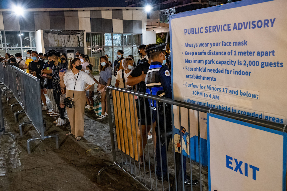 People visit the SM By the Bay at the Mall of Asia grounds in Pasay City on November 19, 2021. As Metro Manila eases age restrictions and increases venue capacities in malls, NCR mayors have endorsed limiting the mobility of minors to the Inter-Agency Task Force (IATF) as they believe it is in the best position to decide on the matter. George Calvelo, ABS-CBN News