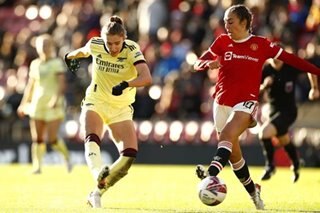 Football: Arsenal beat Man United to stay top of WSL