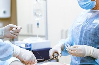 Surgeon minultahan dahil sa pag-amputate ng maling paa