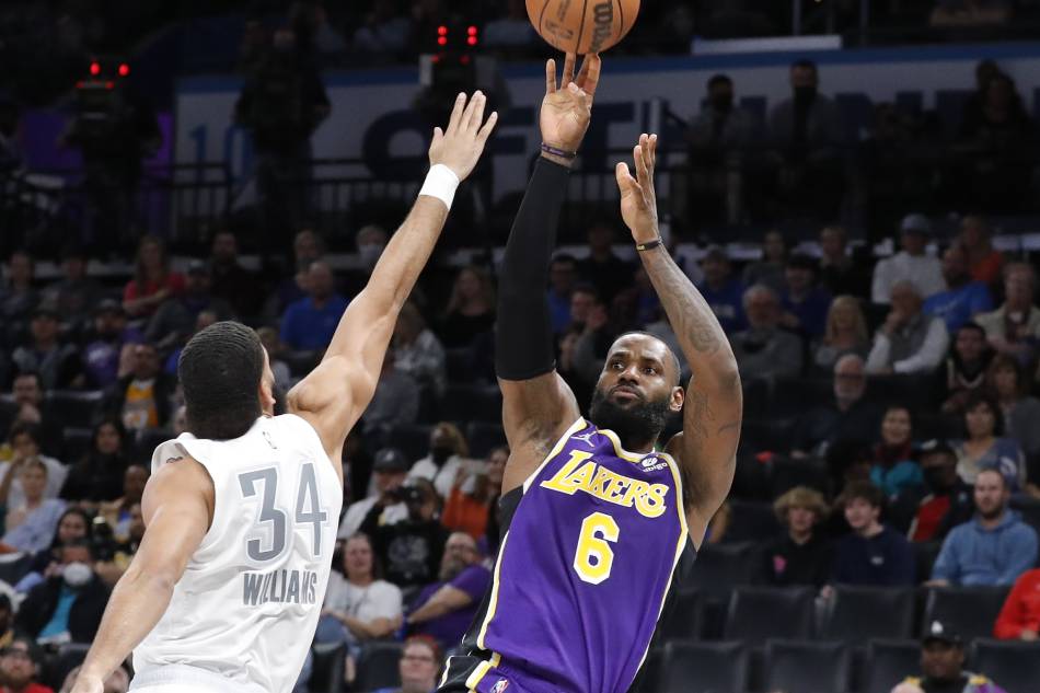 Los Angeles Lakers forward LeBron James (6) shoots as Oklahoma City Thunder forward Kenrich Williams (34) defends during the second quarter at Paycom Center. Alonzo Adams, USA TODAY Sports via Reuters
