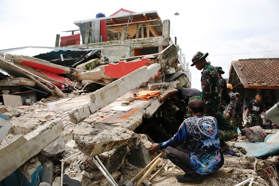 Indonesia Quake Toll Jumps To 268 Rescuers Hunt For Survivors Abs Cbn News