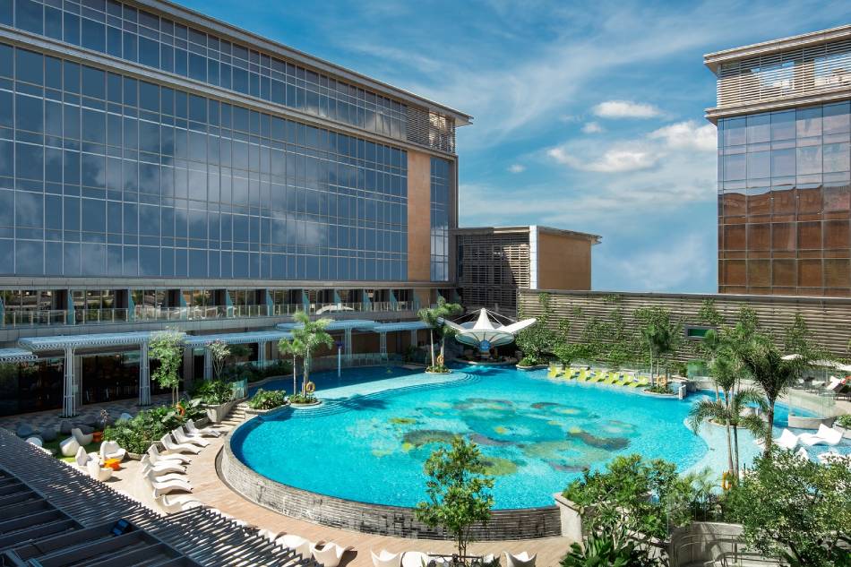 The Vega Pool Club can be accessed by guests of Hilton Manila and Sheraton Manila. Photo source: Newport World Resorts