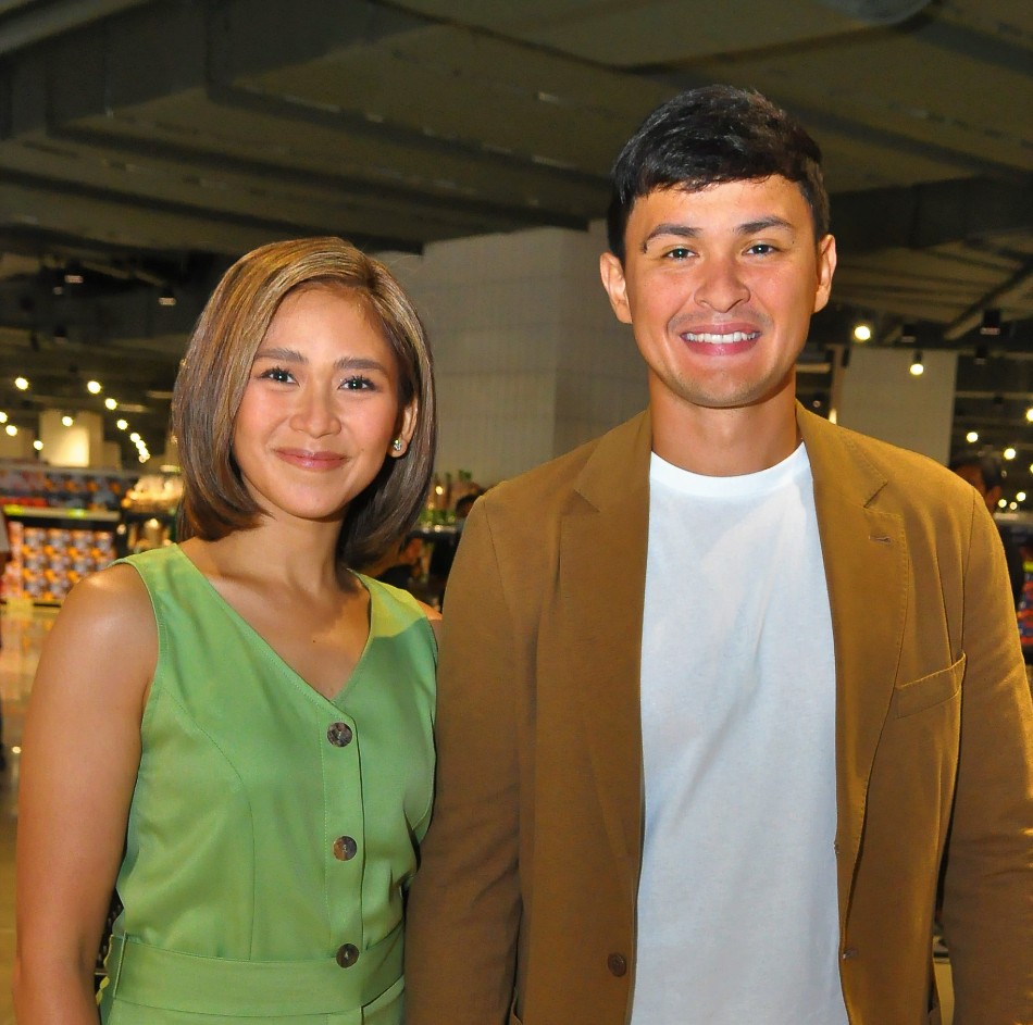 Sarah Geronimo and Matteo Guidicelli at the opening of Landers Superstore in UP Town Center. Photo courtesy: Landers