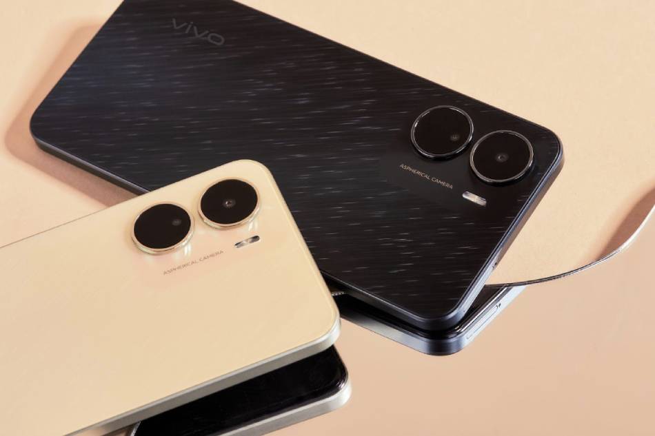 vivo Y16 in Drizzling Gold and Stellar Black. Photo source: vivo