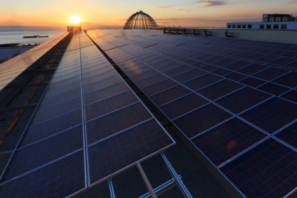 Around 10,000 solar panels have been installed in a roof deck at a mall in Pasay. Photo source: SM Prime / ABS-CBN News 