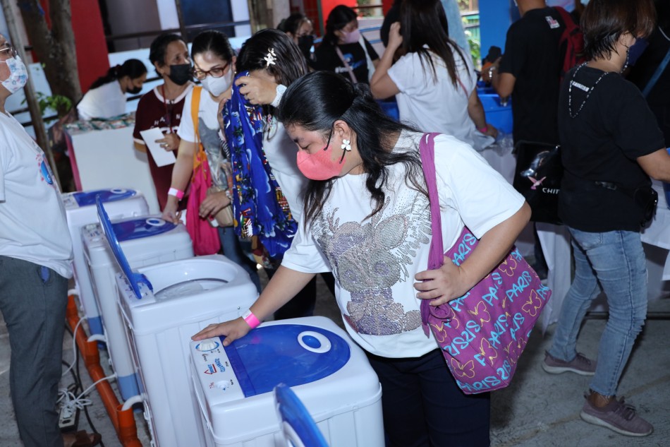 Sampayan ng Bayan helps homemakers beat &#39;kulob&#39;, germs 4