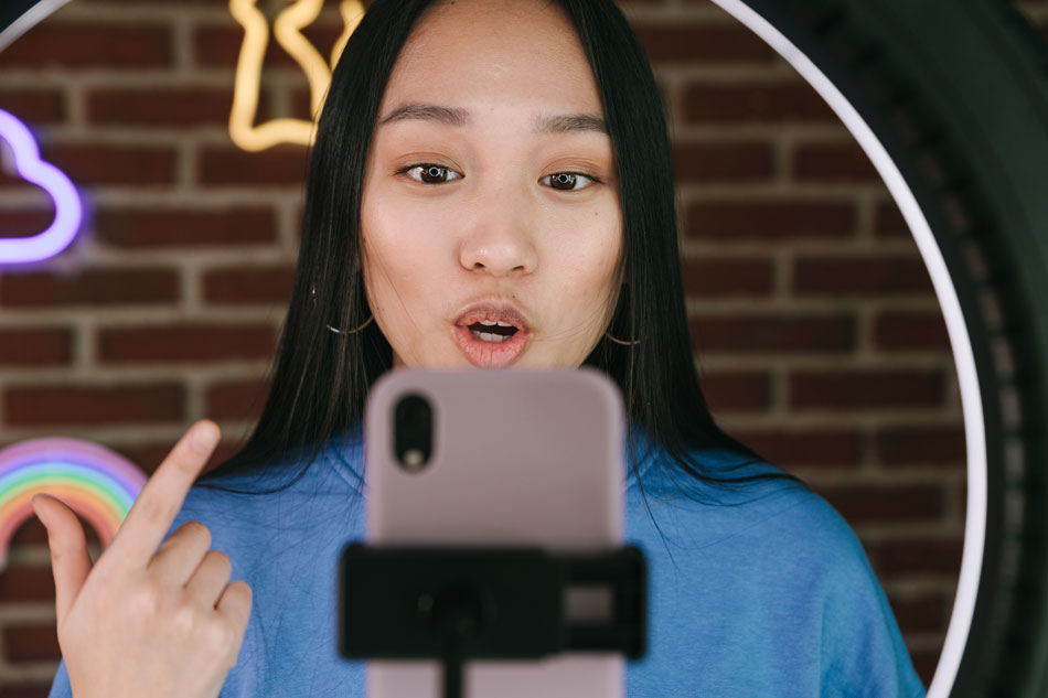 Brands may amplify their campaigns with the help of influencers, a crowd marketing and commerce platform. Photo source: Pexels